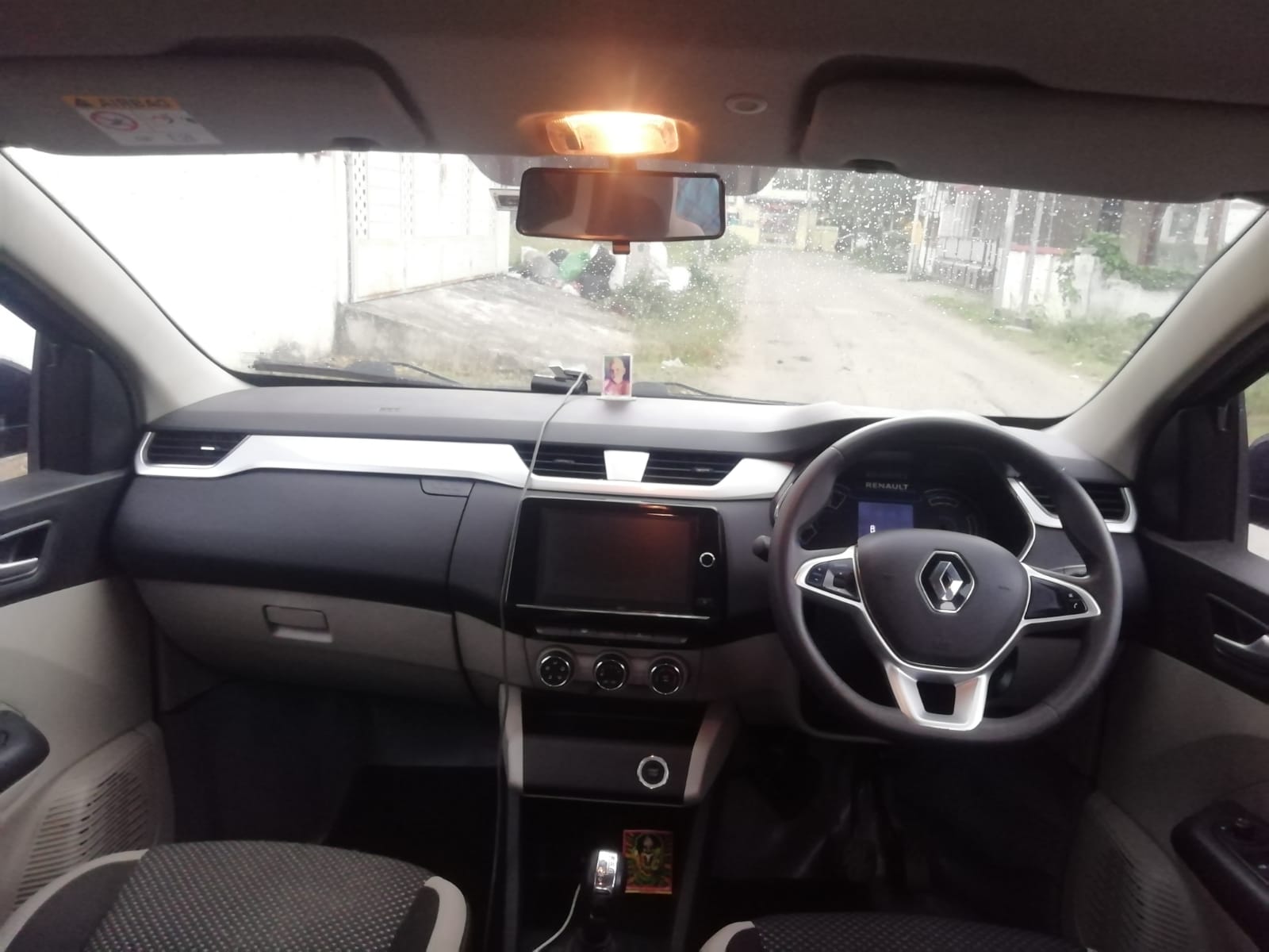 Renault Triber(2020-2023) Rxz Easy-r Amt